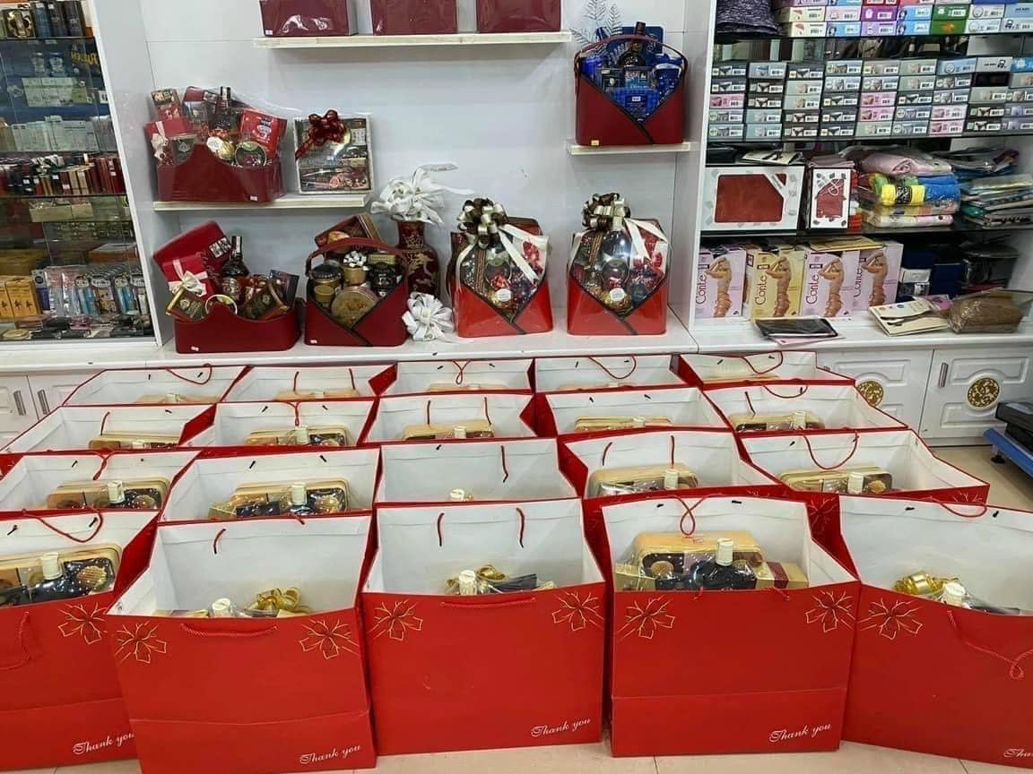 Khay giấy, túi giấy, nhiều kích thước và màu sắc đa dạng, sản phẩm phù hợp với mọi nhu cầu sử dụng xanh, đỏ, tím, kem, túi giấy cứng cáp, cán bóng, khay giấy chắc chắn, Tổng Kho Ngọc Minh Châu, Phụ kiện đóng giỏ quà